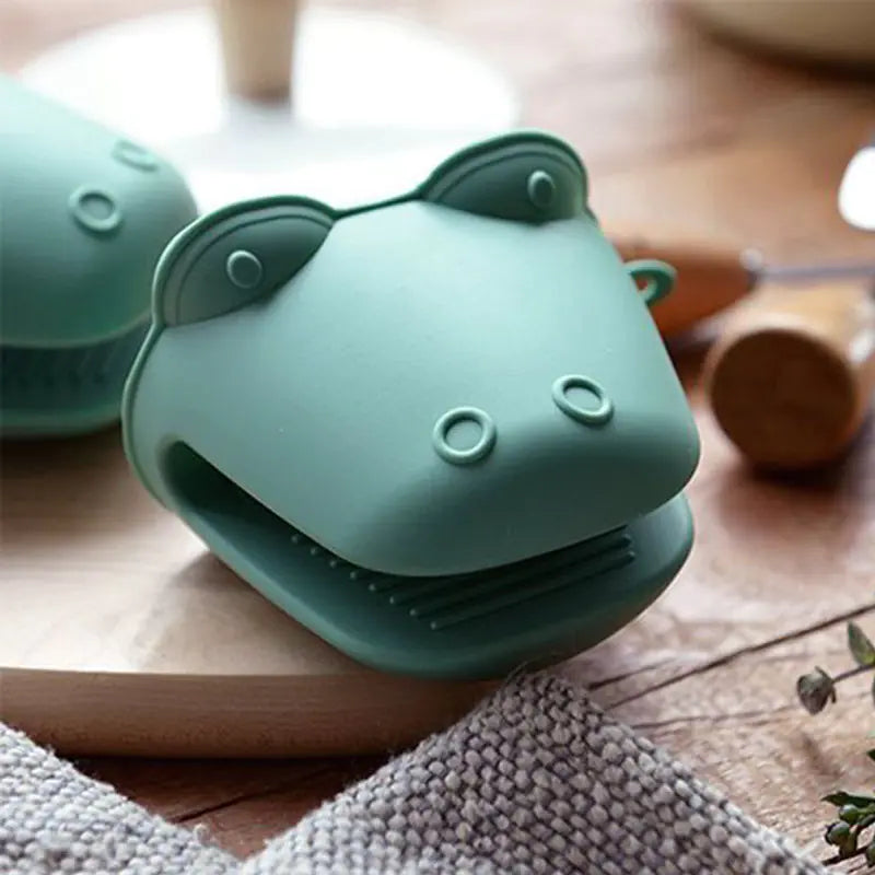 Thick Heat-Resistant Silicone Kitchen Tongs and Gloves