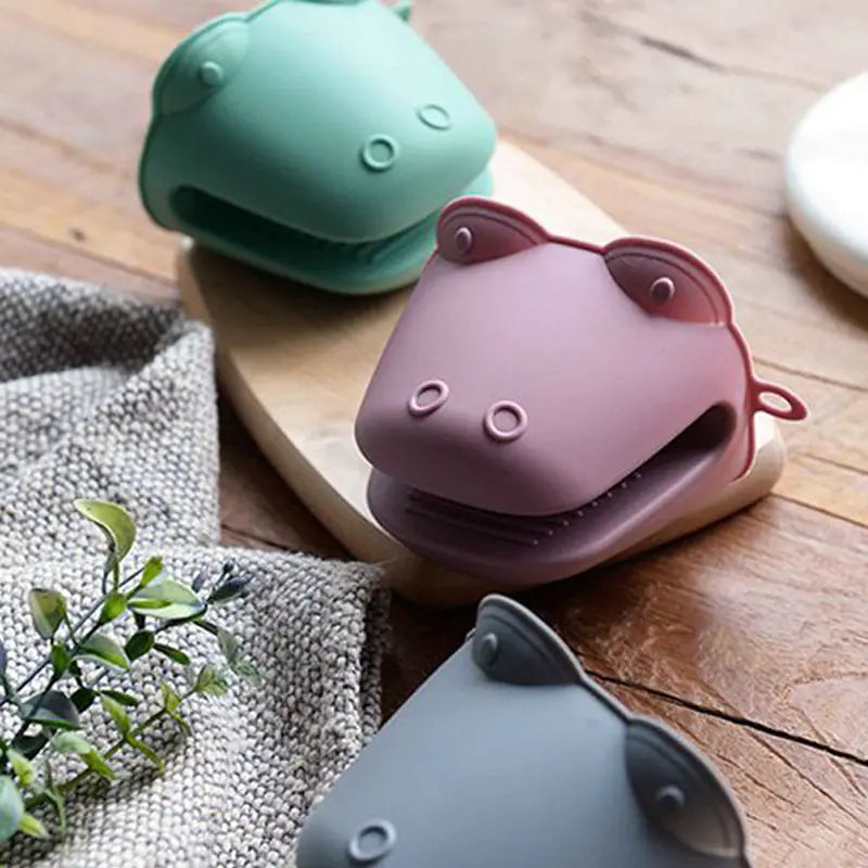 Thick Heat-Resistant Silicone Kitchen Tongs and Gloves